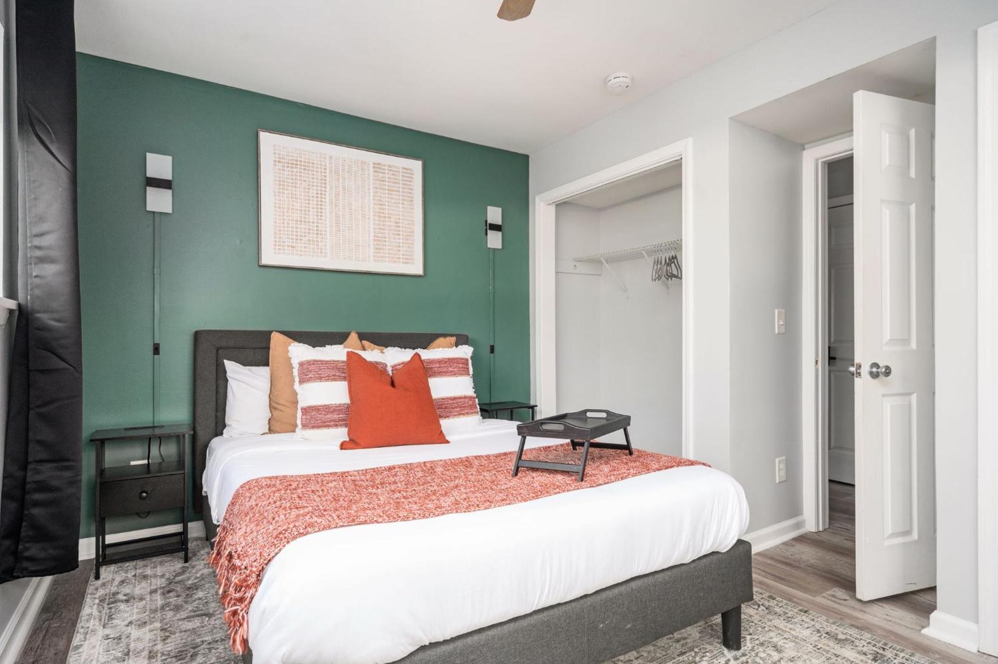 Quiet & Quaint Apartment, 5 Mins To Airport And 15 Mins To Downtown Atlanta Exterior photo