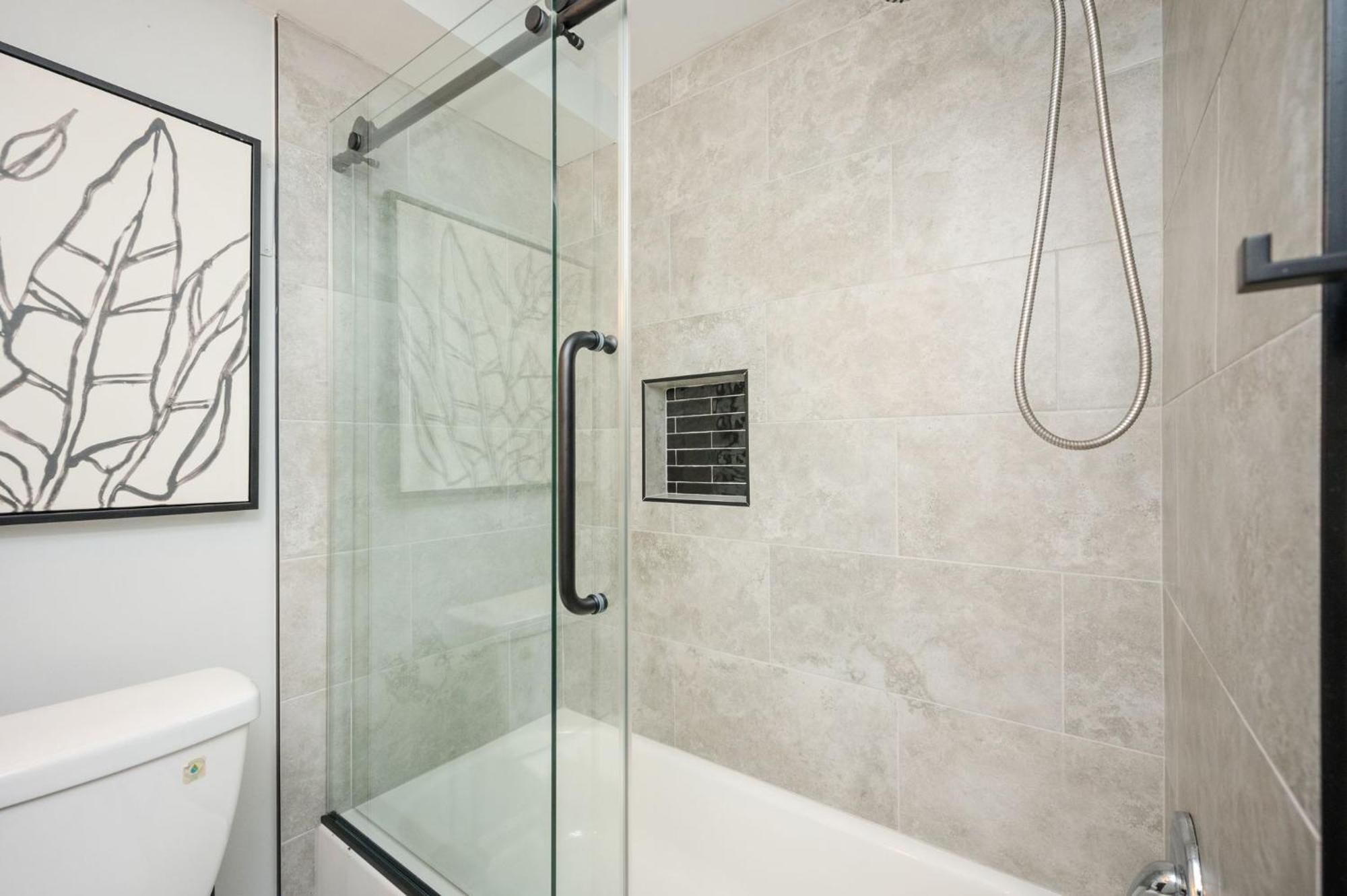 Quiet & Quaint Apartment, 5 Mins To Airport And 15 Mins To Downtown Atlanta Exterior photo