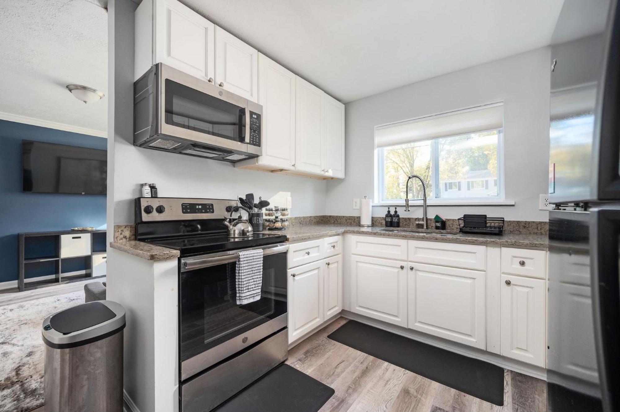 Quiet & Quaint Apartment, 5 Mins To Airport And 15 Mins To Downtown Atlanta Exterior photo