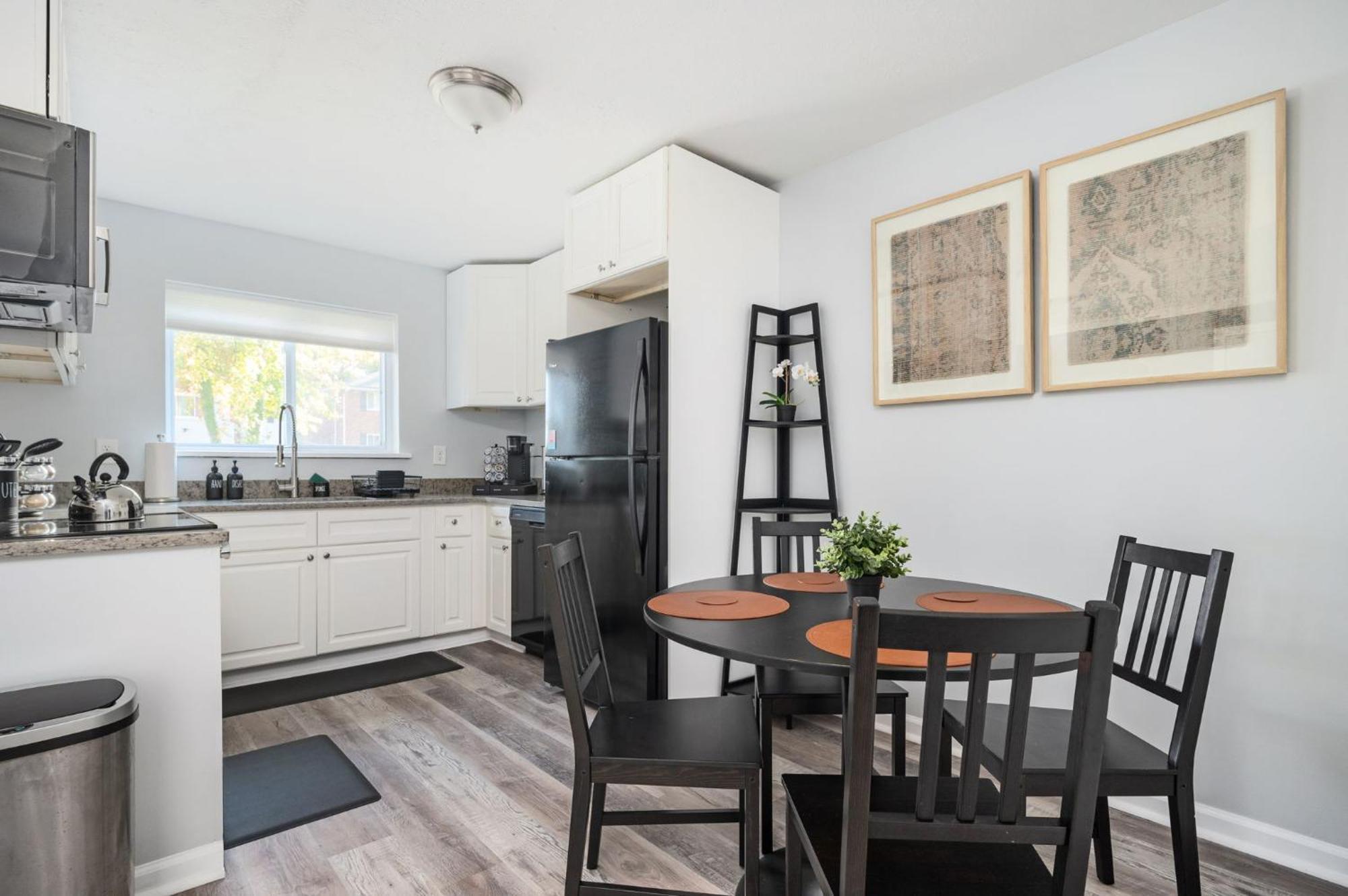 Quiet & Quaint Apartment, 5 Mins To Airport And 15 Mins To Downtown Atlanta Exterior photo