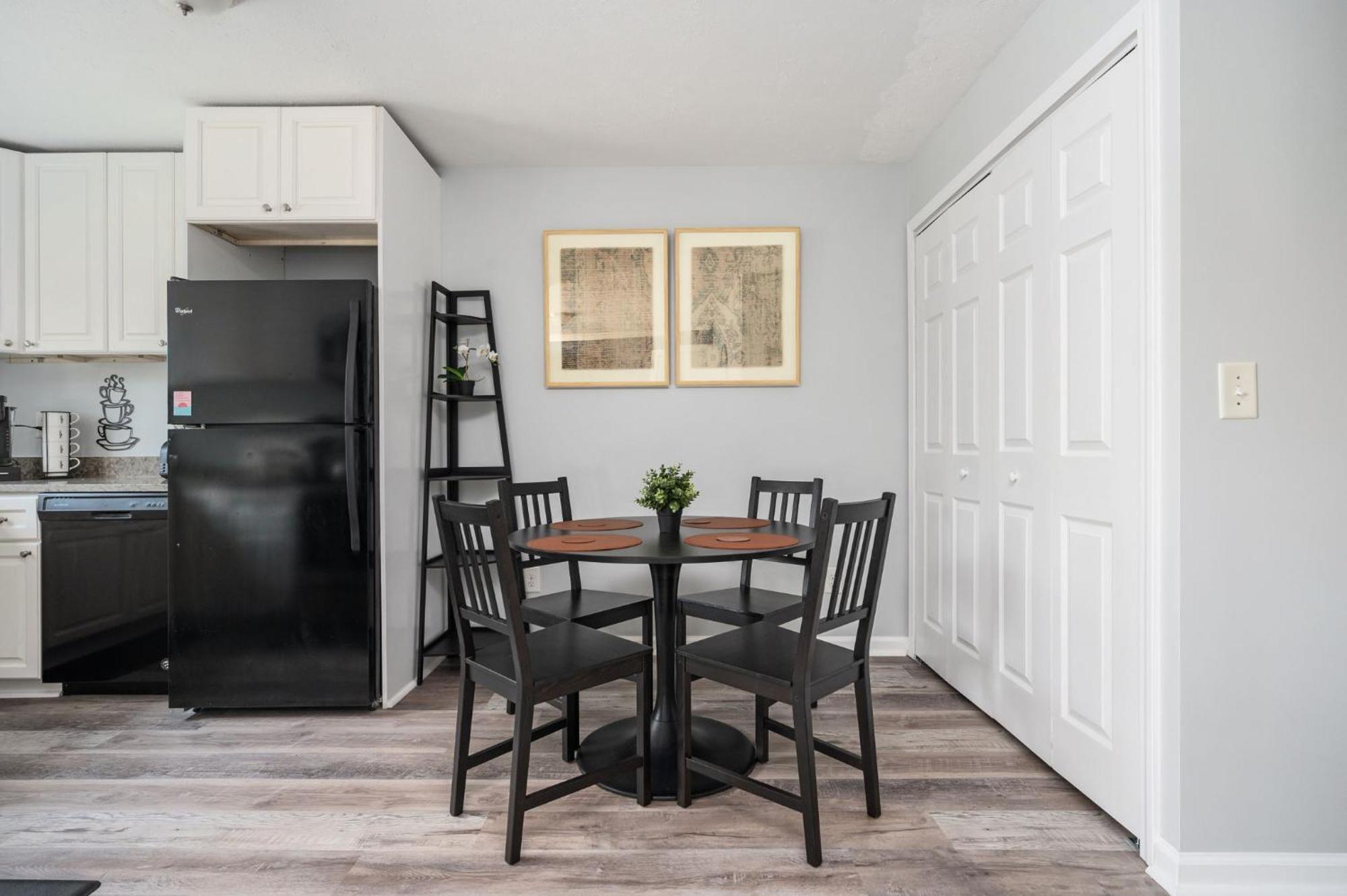 Quiet & Quaint Apartment, 5 Mins To Airport And 15 Mins To Downtown Atlanta Exterior photo