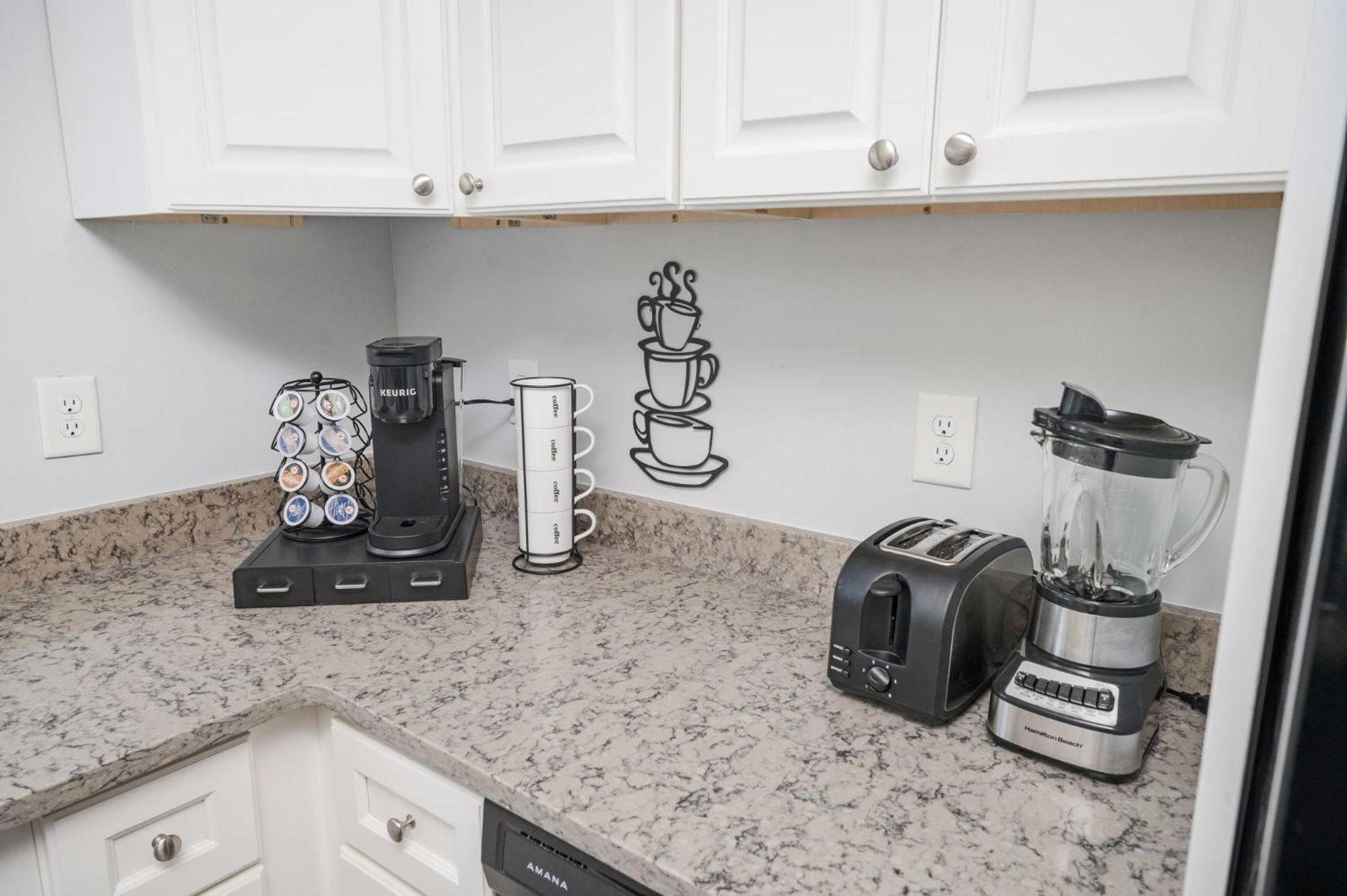 Quiet & Quaint Apartment, 5 Mins To Airport And 15 Mins To Downtown Atlanta Exterior photo